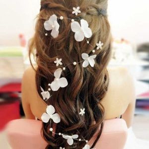 NWT a white petals floral and pearl hair vine